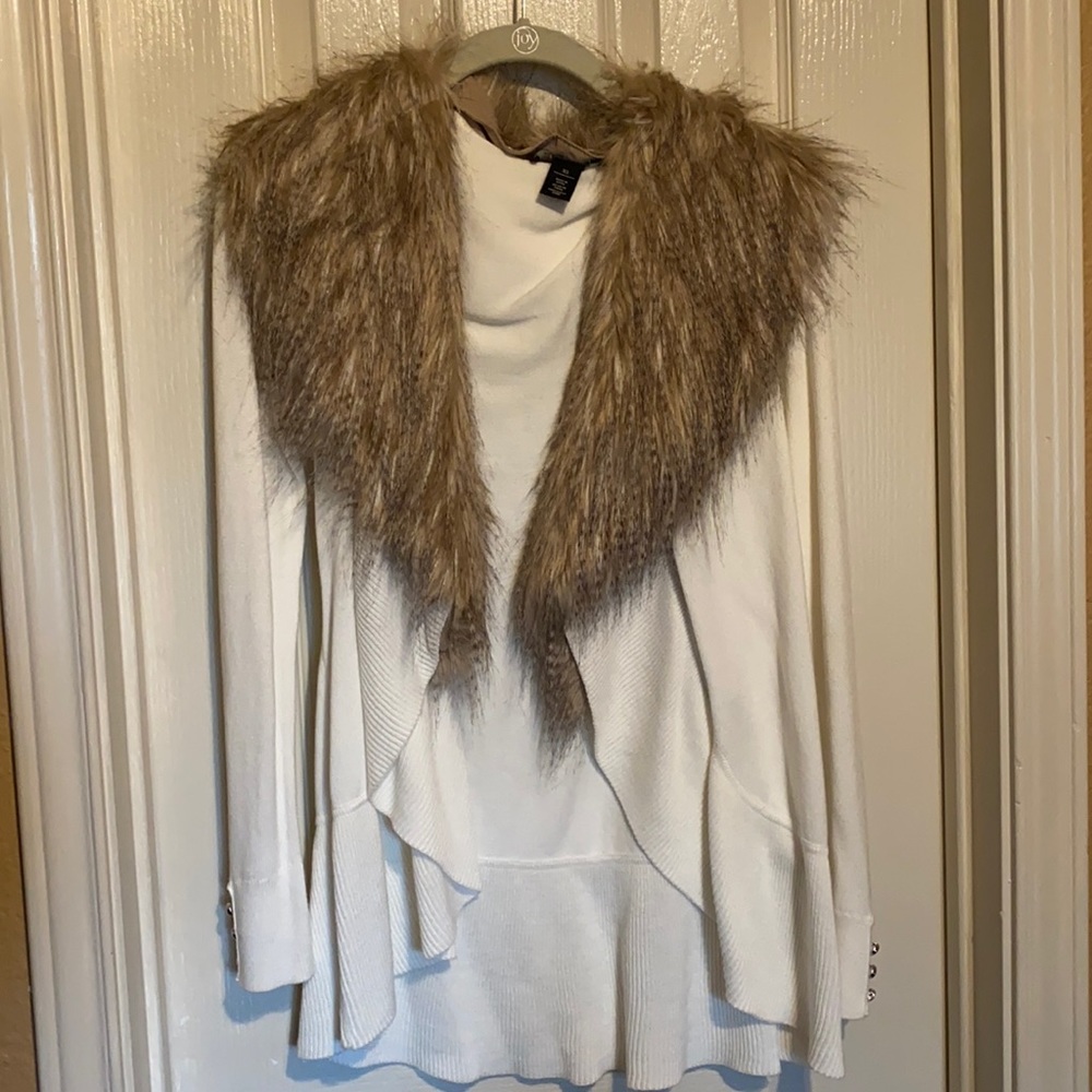 WHBM ivory sweater with faux fur removable collar